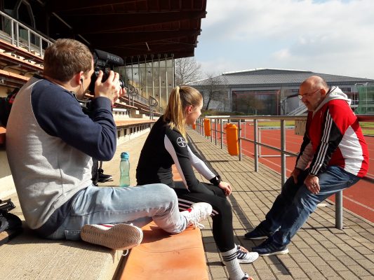 Immer im Gespräch: Gina und Trainer Uli